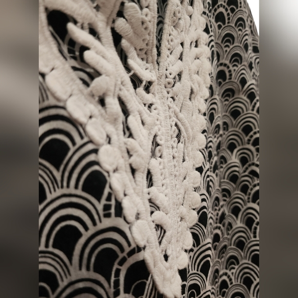 Talbots tunic blouse | black & white | Medium | embroidered - Picture 2 of 8